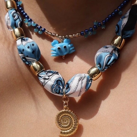 Shell bandana necklace, scarf necklace, 2 piece set , crab necklace - Picture 6 of 9